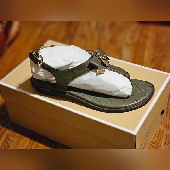 Michael kors sandals - Picture 1 of 5